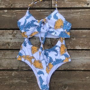 Trendy One-Piece Swimsuit